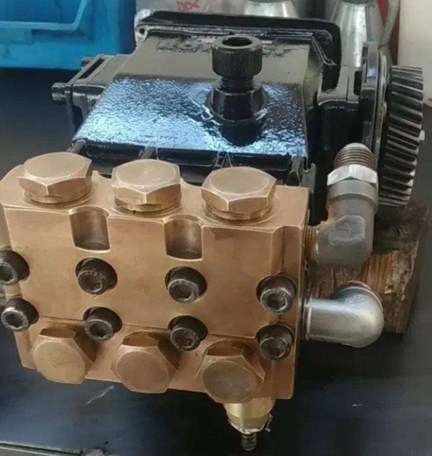 تعمیرات پمپ های صنعتی روت فایر احمدی در اهواز